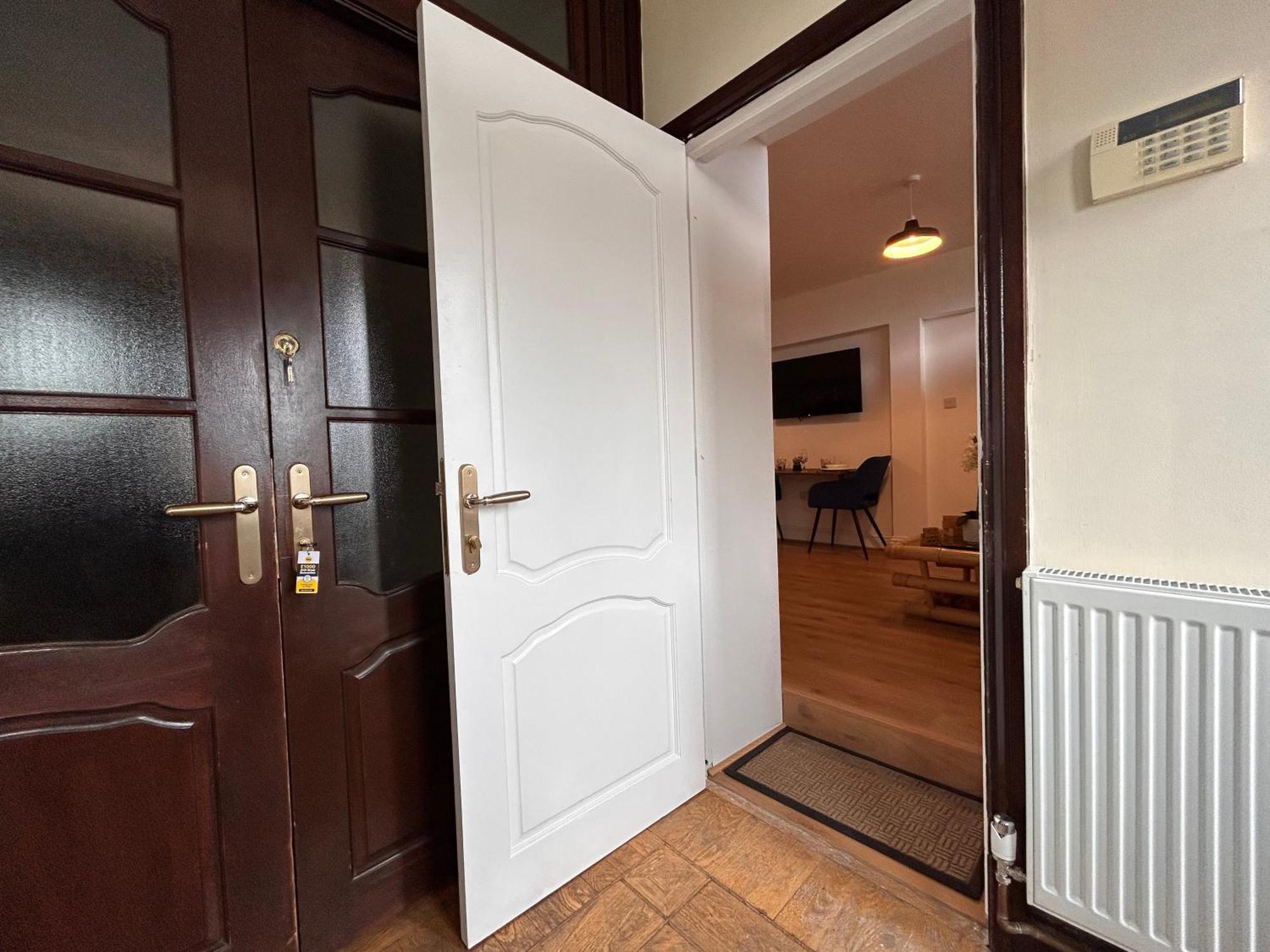 Private 2 Bed Guest House - Van Parking, M25 & A1 Connections Potters Bar Exterior photo