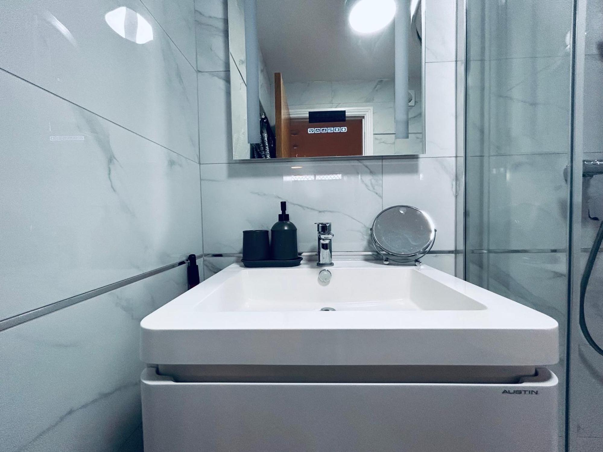 Private 2 Bed Guest House - Van Parking, M25 & A1 Connections Potters Bar Exterior photo